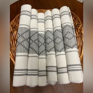 NEW.‎ Gray and Creme Patterned Fabric Placemats